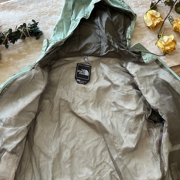 North Face Snowboarding Jacket. XS. Gently Used. Minor scuffs. Sage. Green. - Picture 13 of 13